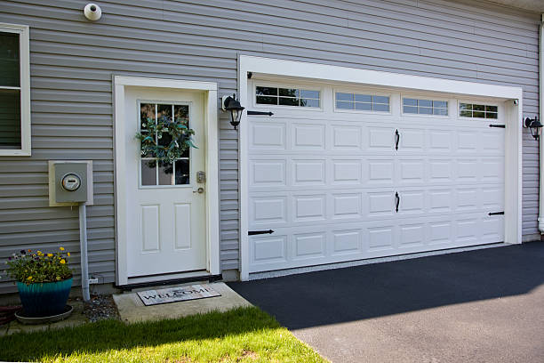 24/7 Emergency Garage Door Panel Replacement experts in Clio, AL